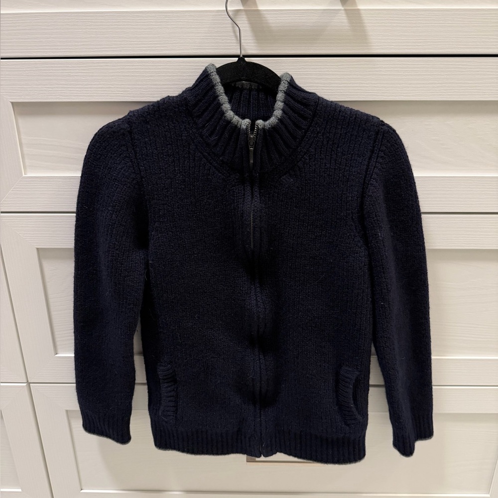 Navy Blue ladies Sweater 
Wool
Medium size fits small